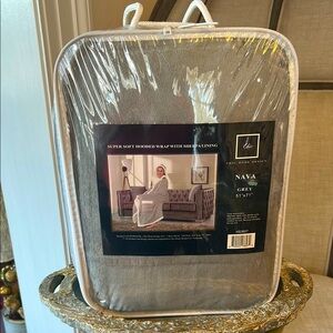 NWT Chic Home Grey Nava Super Soft Hooded Wrap With Sherpa Lining
